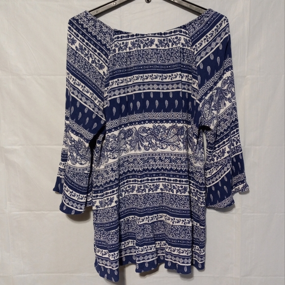 Absolutely Famous EUC Navy & White Patterned Blouse, Bell Sleeves, Sz Large - Picture 8 of 8